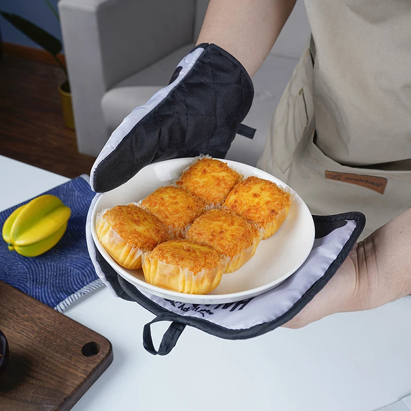 Halloween Kitchen Gloves & Mits (2 Pcs)